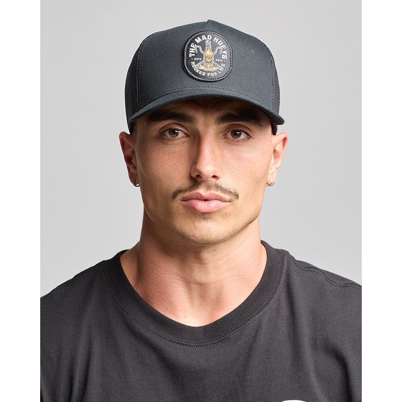 The Mad Hueys HOOKED FOR LIFE | TWILL TRUCKER BLACK OSFM