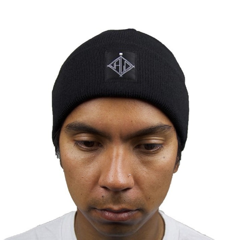 19 hundred beanie black