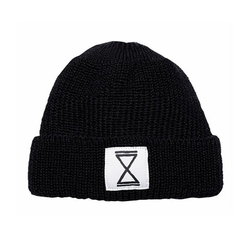 short beanie “ROUGH”