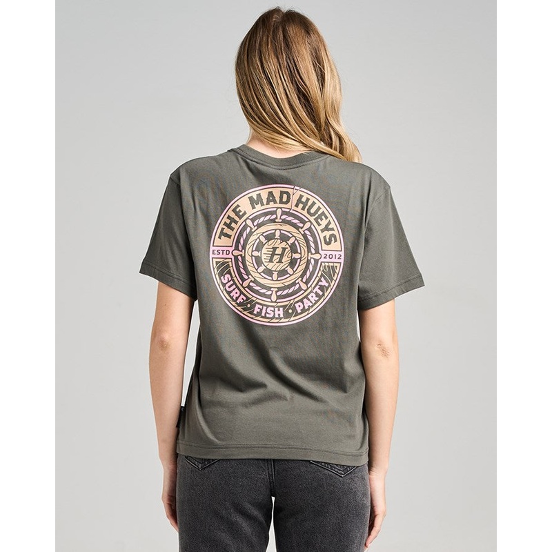 The Mad Hueys HUEYS SHIP WHEEL | WOMENS SS TEE CHARCOAL XS