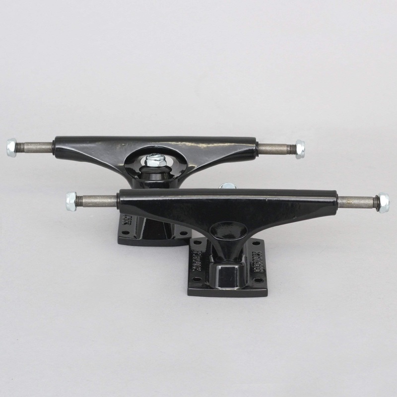Krux 8.25 Standard Skateboard Trucks Black (Pair)