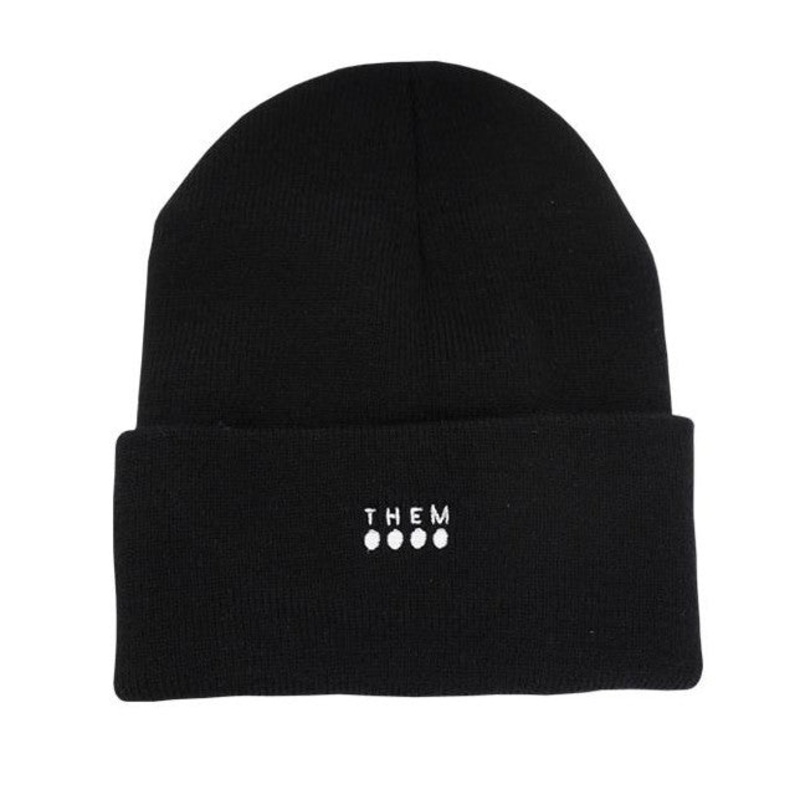 OOOO Embroidered Beanie black