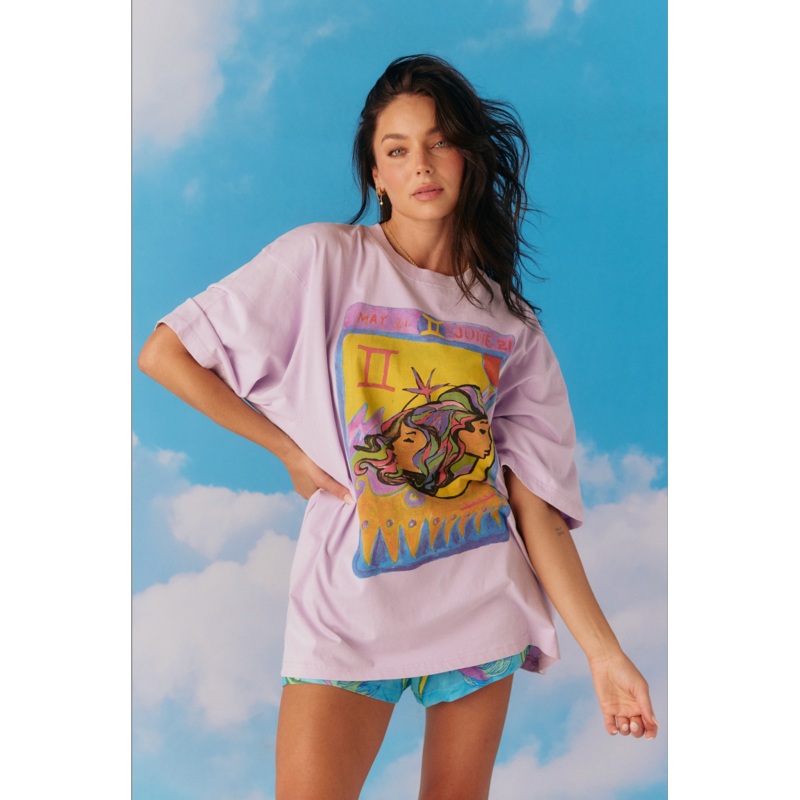 THE VERY OVERSIZED GEMINI TEE – LILAC XXS