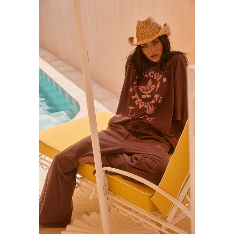 THE VERY OVERSIZED TACO TEQUILA TEE – COFFEE XXS