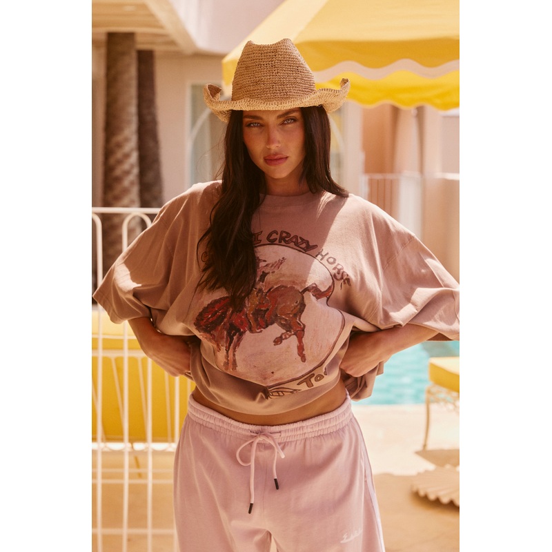 THE VERY OVERSIZED CRAZY HORSE TEE – WASHED CLAY XXS