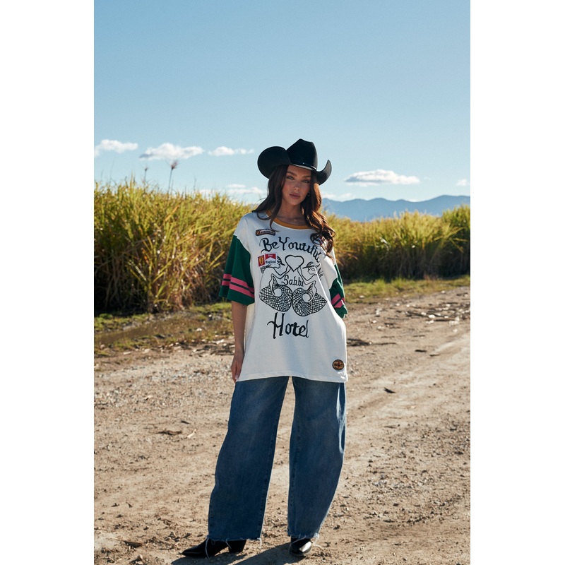 THE VERY OVERSIZED BEYOUTIFUL HOTEL TEE – MARSHMELLOW XXS