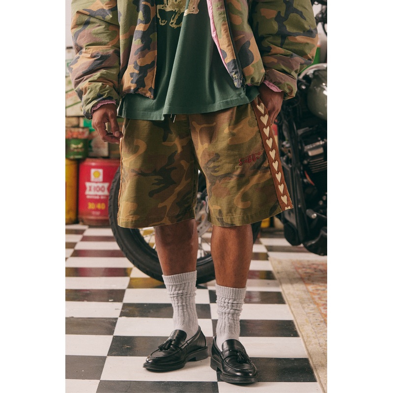 THE CANVAS RAVING HEARTS SHORTS – CAMO XS