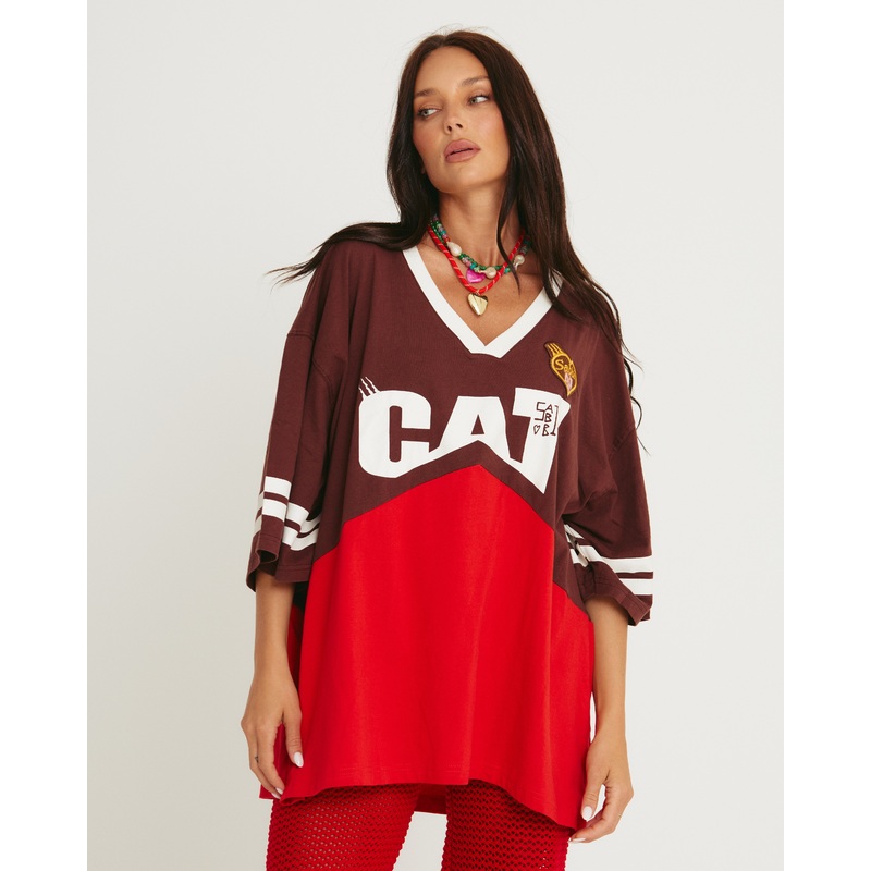 THE VERY OVERSIZED CAT V NECK TEE – RED & CHOCOLATE XXS