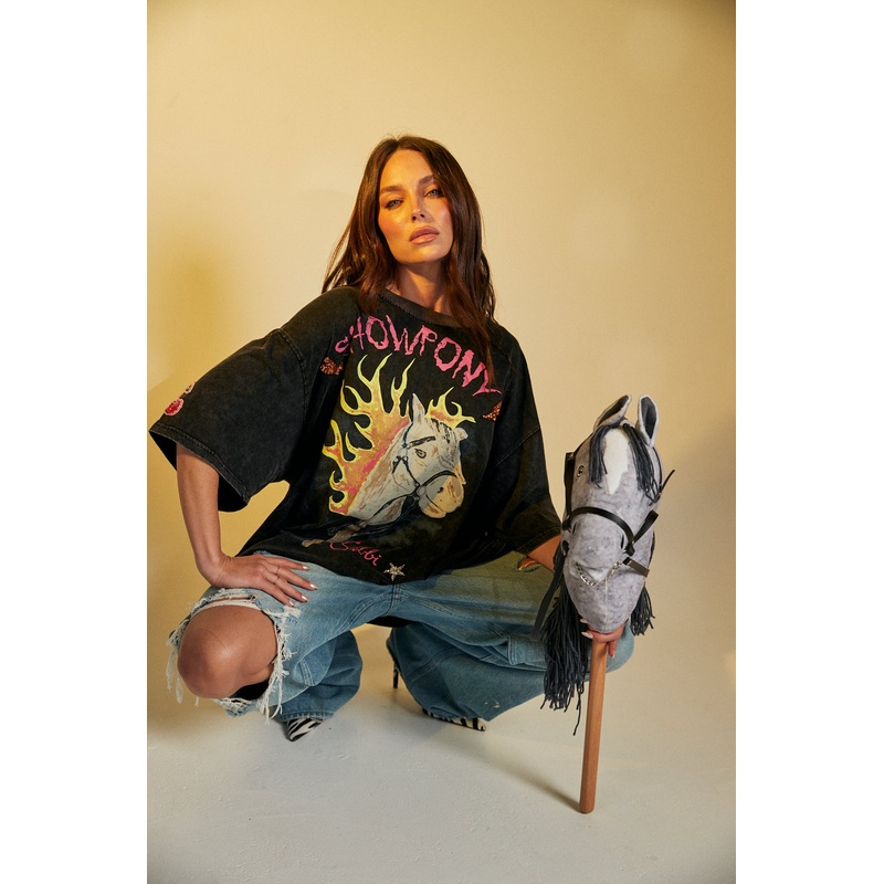 THE VERY OVERSIZED SHOWPONY TEE – BLACK ACID WASH OVERSIZED XXS