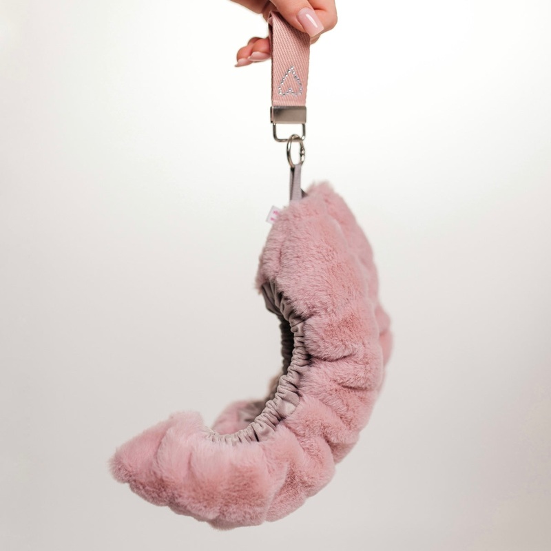 I  skating dusty pink blade soakers