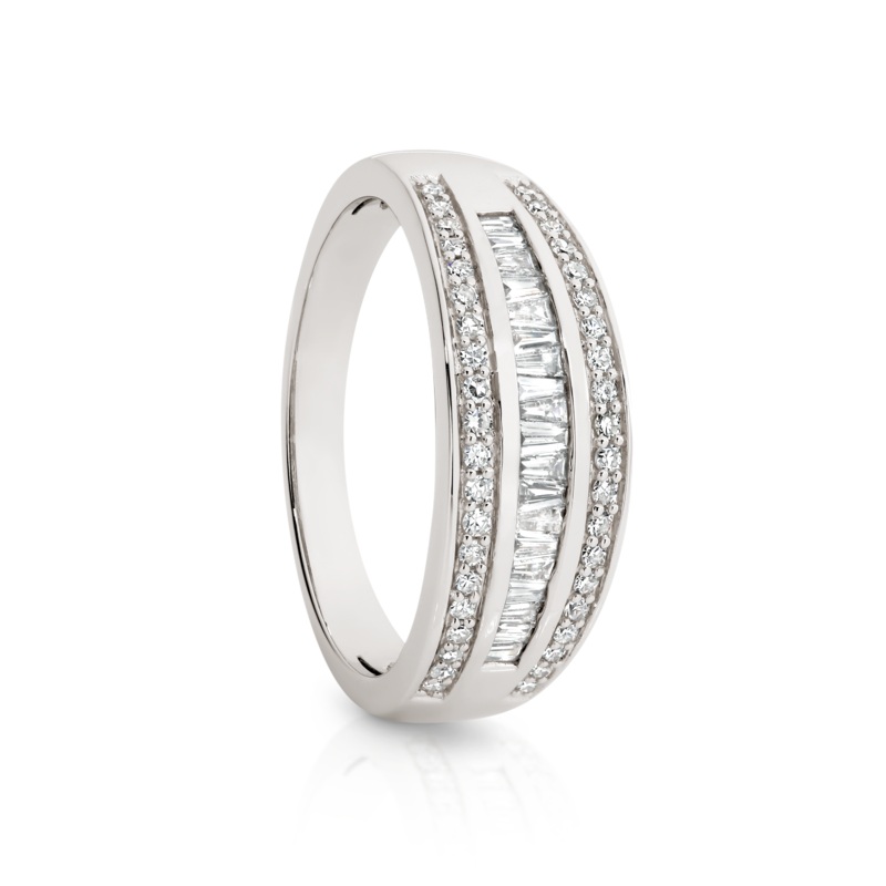 9ct white gold 0.50ct diamond ring